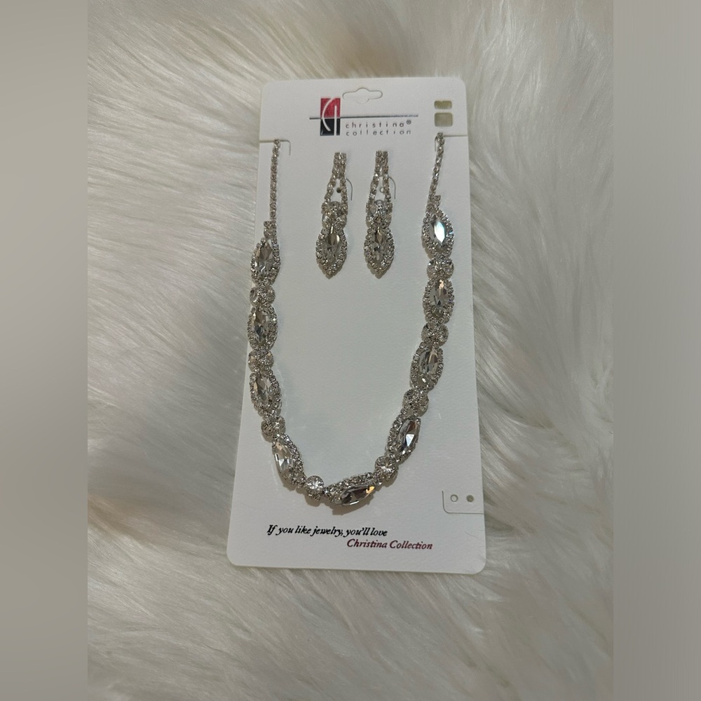 NWT TEMPTATION Necklace and Earrings